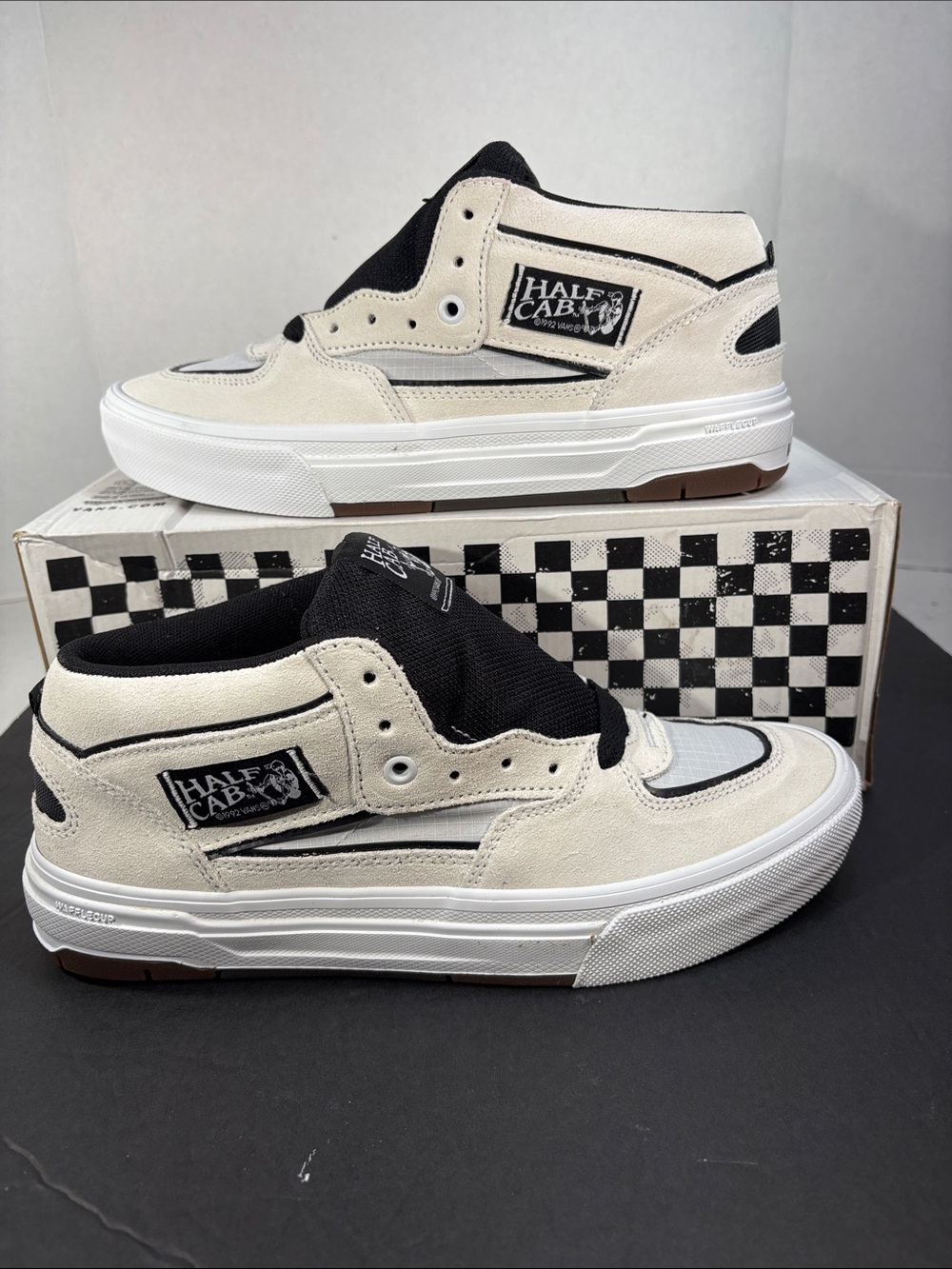NWT Vans Half Cab Mid Top Skateboard Shoes Cream and Black Men’s 10
